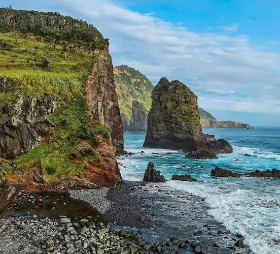 Monchique Islet View House T1